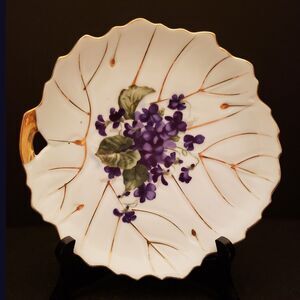White Leaf Shape Trinket Dish Purple Violets Handpainted Gold Trim Vintage Nasco